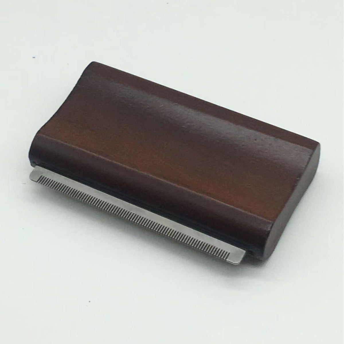 pet hair remover for horses with a sturdy beech wood handle for comfortable grooming sessions.